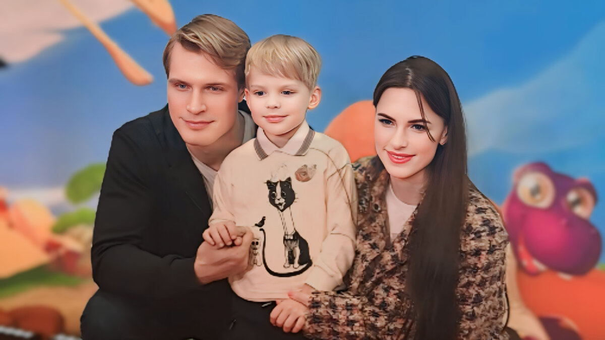 Кирилл Зайцев с женой Анастасией и сыном Игорем