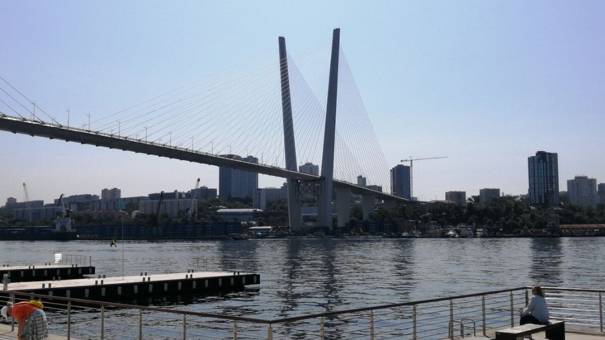     Во Владивостоке было снято множество известных фильмов, каждый из которых оставил свой след в истории кинематографа. Некоторые из них стали настоящими культовыми лентами. Редакция «Восток-Медиа» вспомнила известные фильмы, которые были сняты в одном из красивейших городов России.