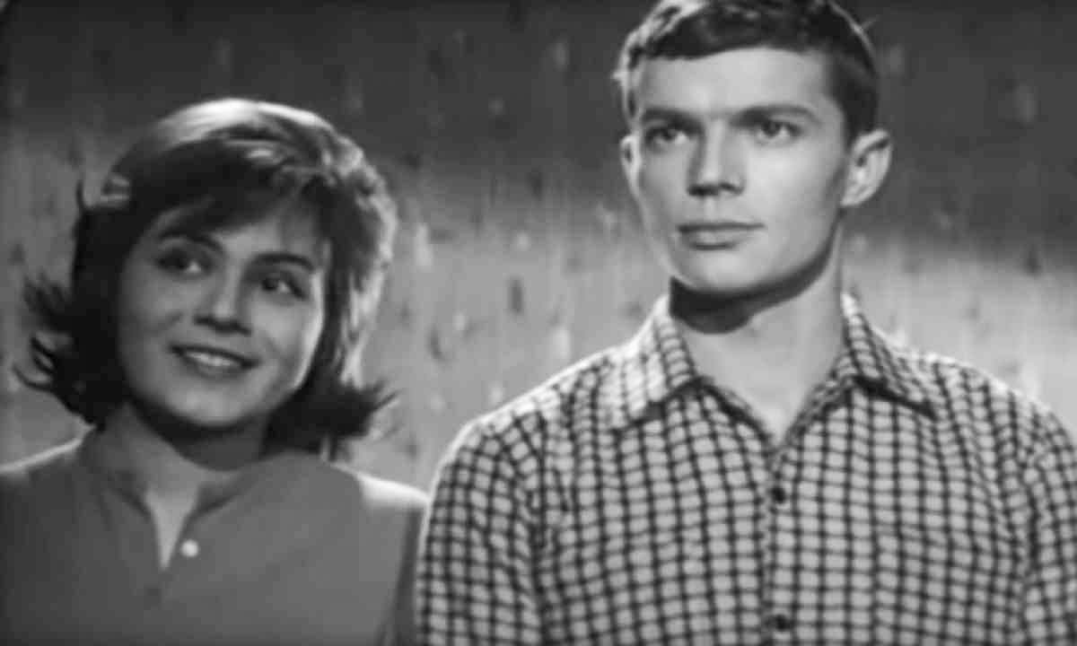 В. Малявина и Л. Прыгунов в фильме "Утренние поезда", 1963 год