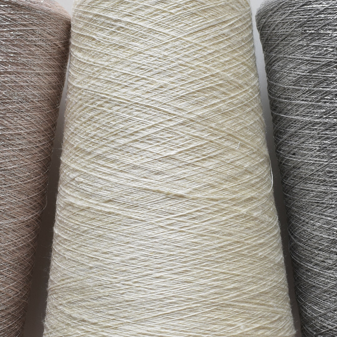 По середине пряжа крапива с шелком фирма Filati Naturali