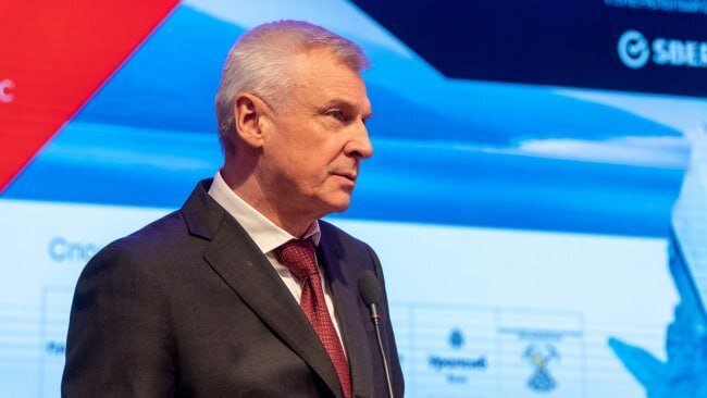  Фото: правительство Магаданской области. Губернатор Магаданской области Сергей Носов принял участие в пленарной сессии горного клуба «Майнекс».