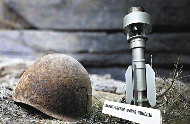 Создана она была, о чем многие не знают, годом ранее музея-панорамы Сталинградской битвы. Художественное полотно длиной двадцать семь и высотой пять метров, ярко и выразительно передающее события, происходившие в северной части Сталинграда на исходе лета 1942 года. В те дни от Дона к Волге, к Сталинграду шел мощный поток 14‑го танкового корпуса под командованием Густава фон Виттерсгейма.