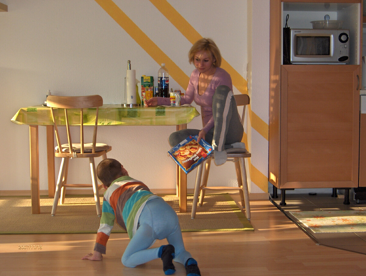 Кстати, на Макса мы не получали тогда ничего, кроме детского пособия Kindergeld, так как не умели работать с немецкой бюрократией. 