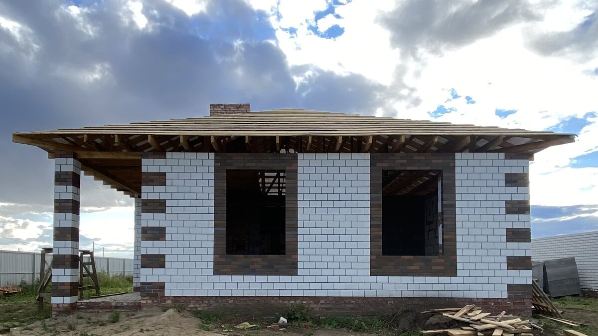 Первая встреча. Впервые свой дом, мы увидели, таким. 