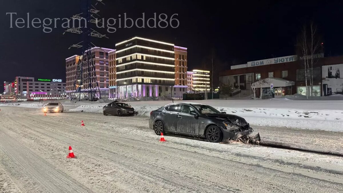 Молодой водитель не пропустил Lexus в Сургуте. Пострадали девушка и ребенок  | muksun.fm | Дзен