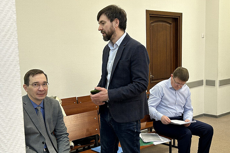    Представитель потерпевшей стороны Ренат Ахмадуллин был первым, кого допросили в рамках уголовного дела