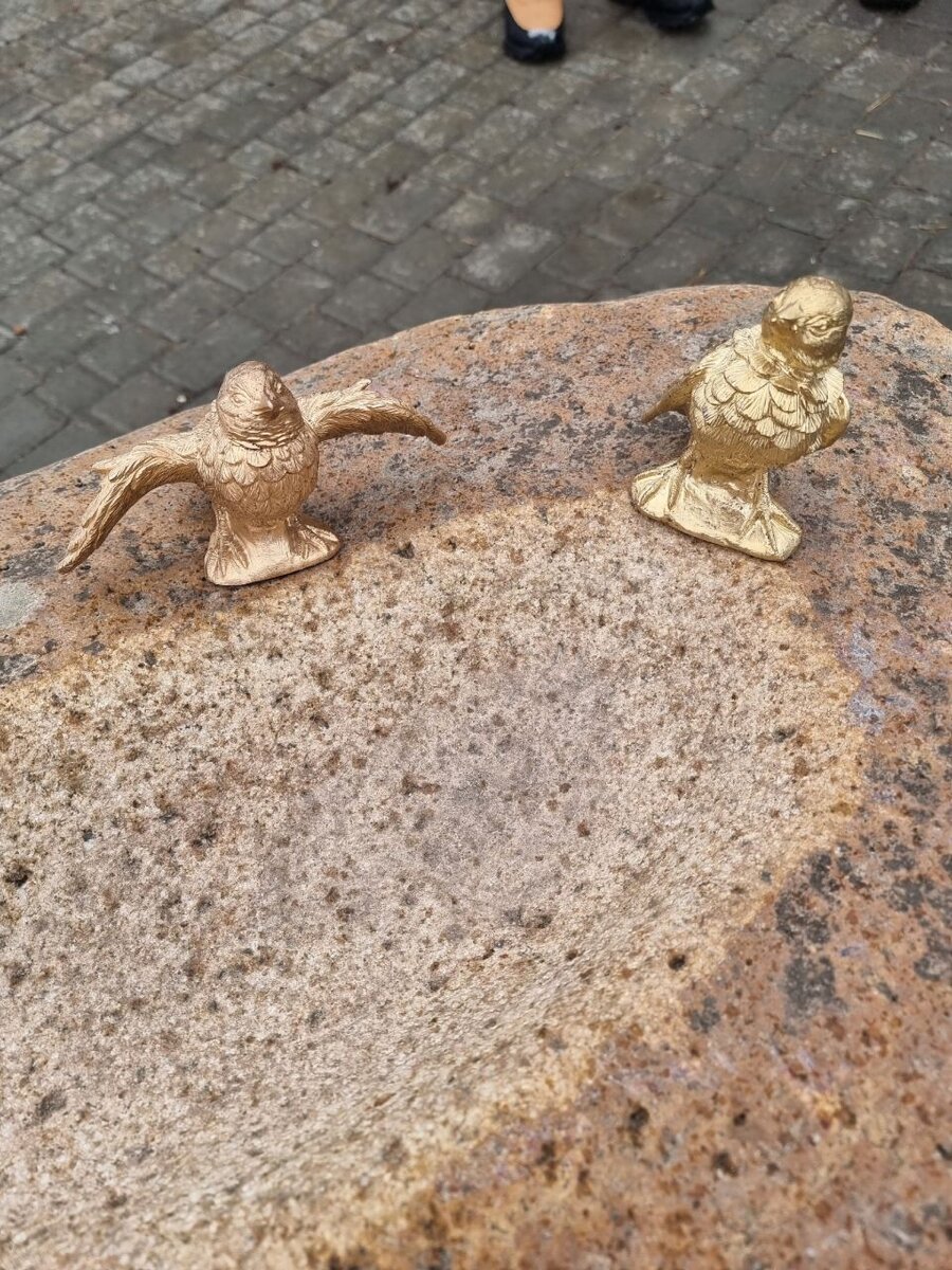    Памятник воробьям. Источник: vk.com/id179756346