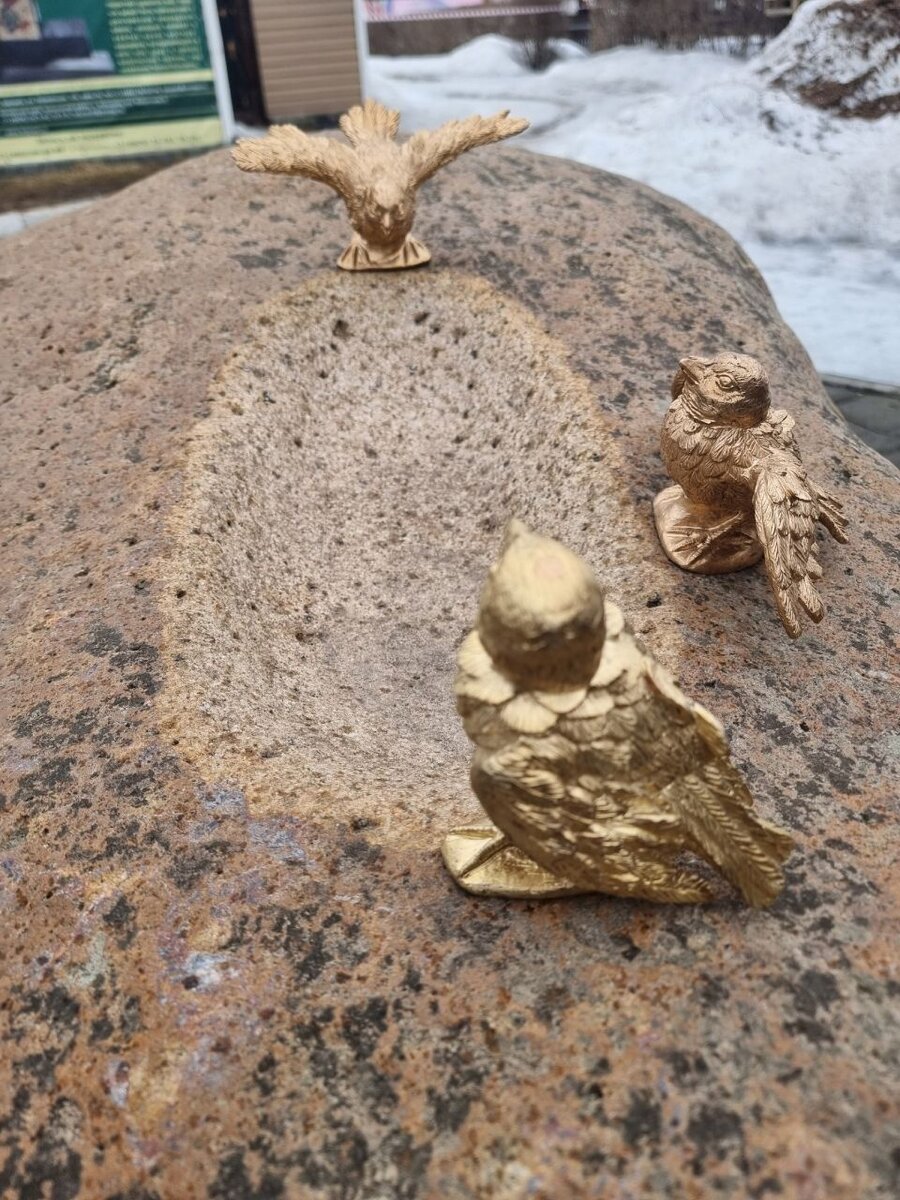    Памятник воробьям. Источник: vk.com/id179756346