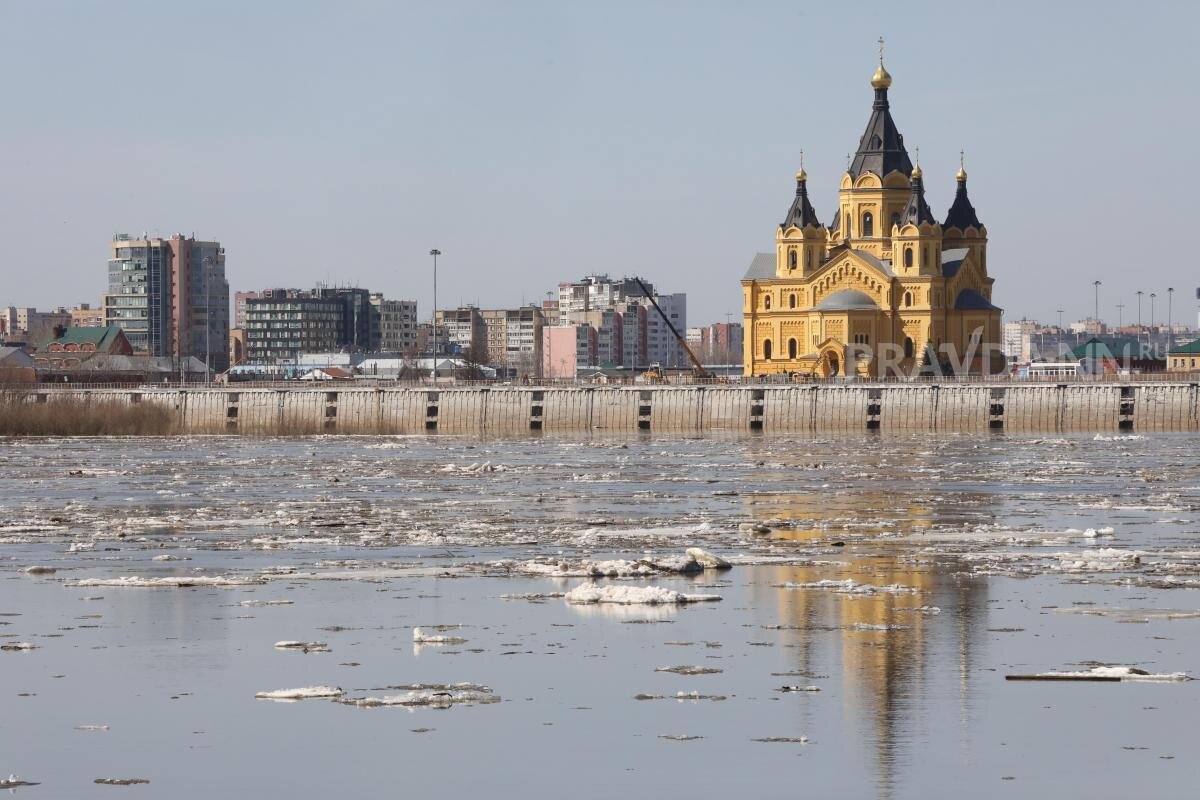    Если лед быстро плывет по реке, то год будет урожайным