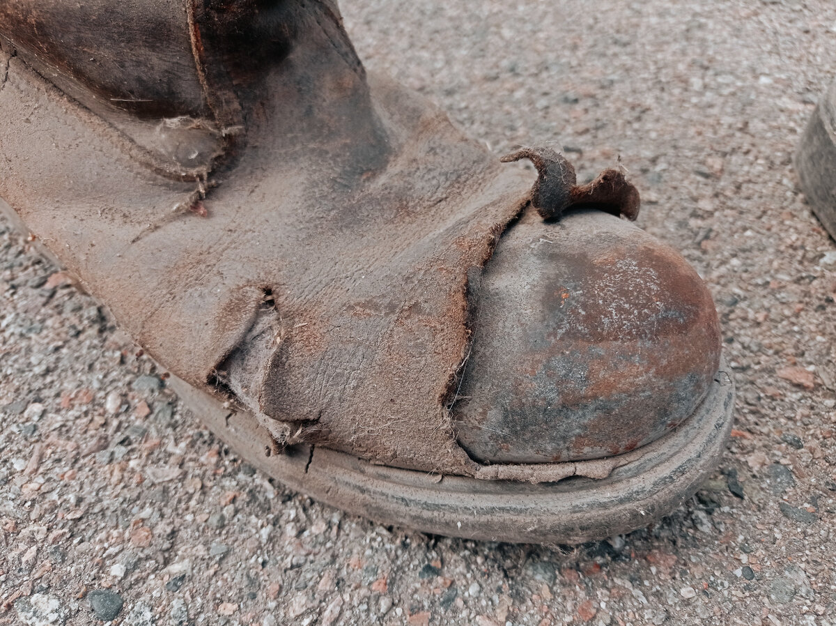 Как видите, сапоги уже изжили себя, но прослужили мне более 15 лет.