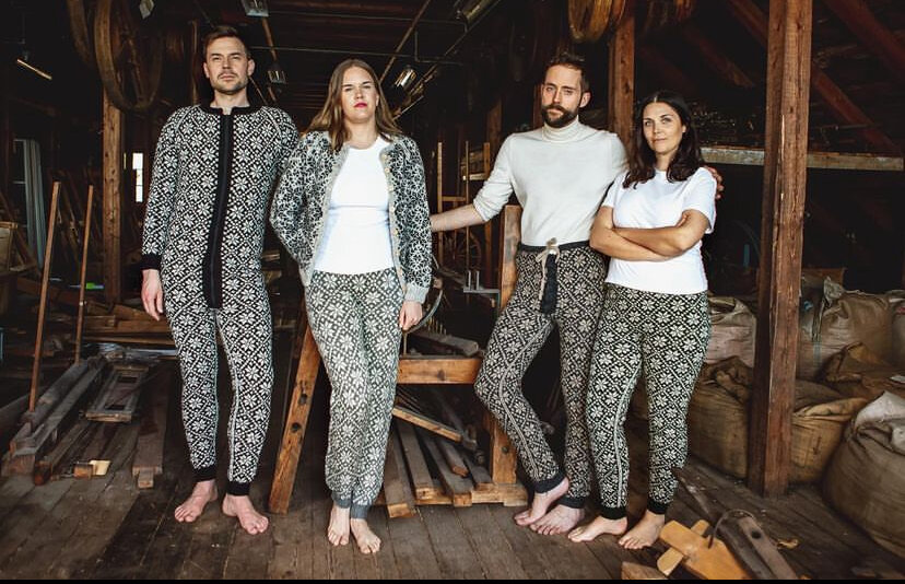 Стиль берг хаус. Диван соул добрый стиль. Vogue интерьеры премиум класса фото. Диван берг добрый стиль. Mads berg иллюстратор.