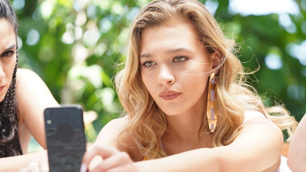 Мелиса Донгель в сериале "Постучись в мою дверь"