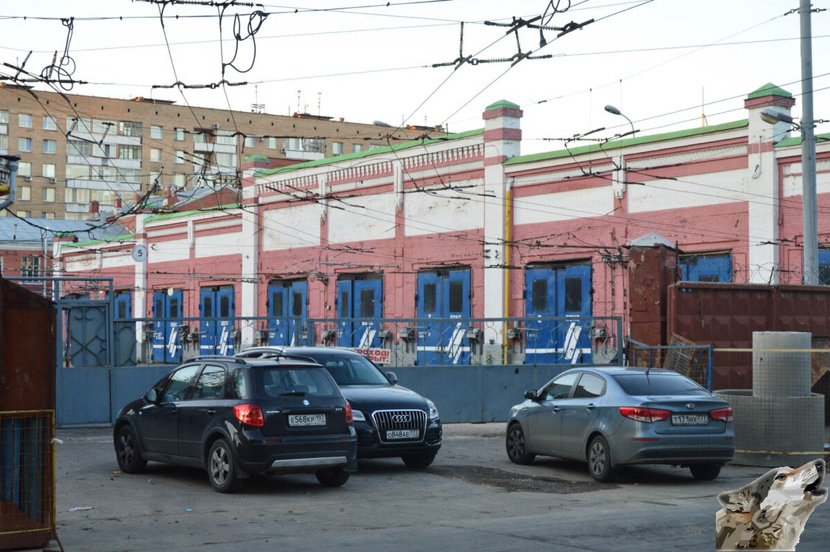 В Москве сосредоточено огромное количество заброшенных мест, о которых мы даже не знаем. Одним из самых знаменитых до 2018 года было троллейбусное депо в самом центре Москвы.