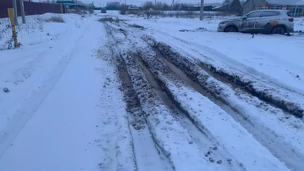     Жители коттеджного поселка «Sun village», расположенного в тюменской деревне Якуши, обратили к губернатору региона Александру Моору с требованием решить проблему с отсутствием дорог в населенном пункте.