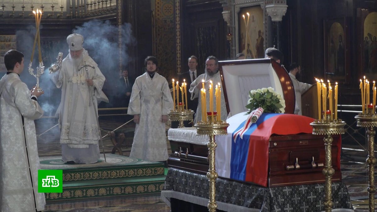    Патриарх Кирилл совершил отпевание Лебедева в храме Христа Спасителя