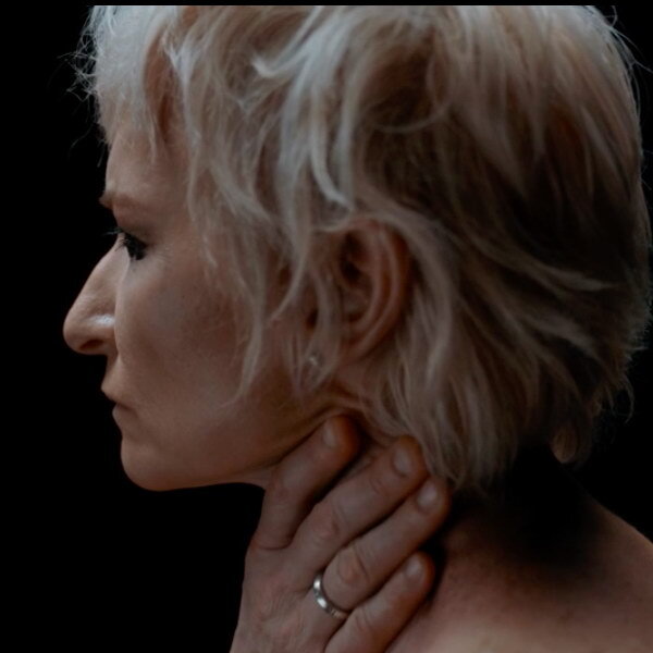     Диана Арбенина спела о домашнем насилии в «Обоюдном согласии»