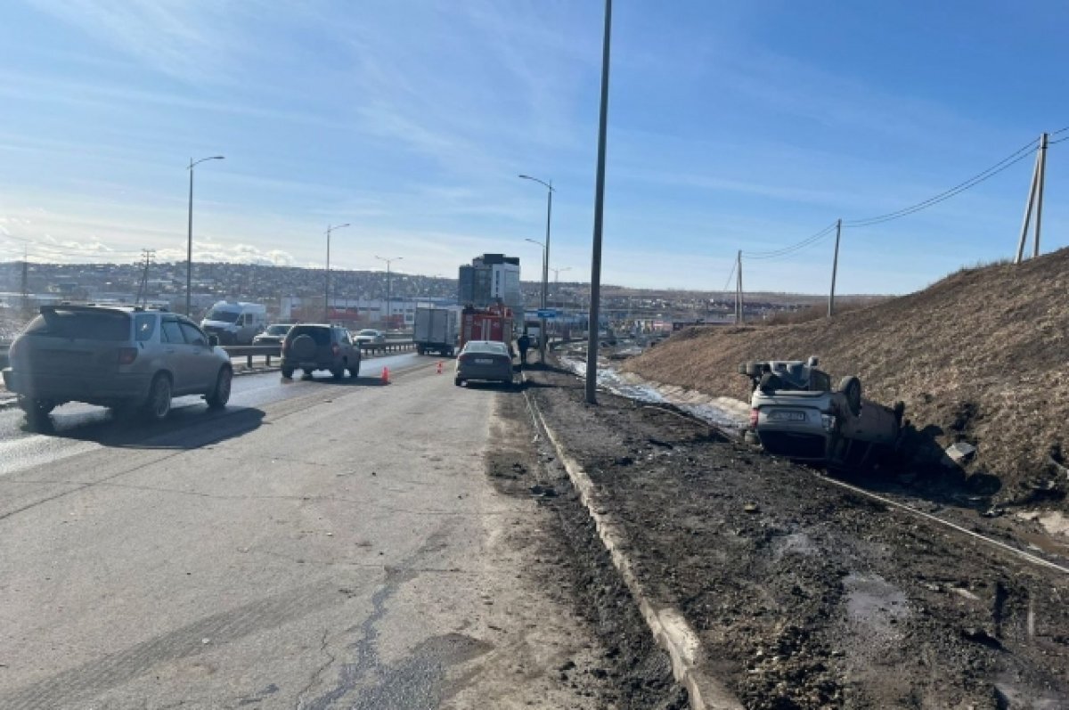    Машины перевернулись.