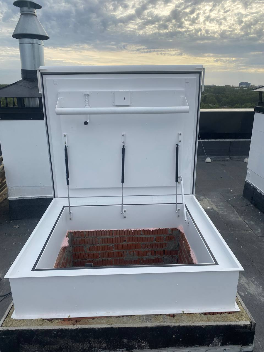 Противопожарный люк, произведённый и установленный специалистами компании СТОПДВЕРИ