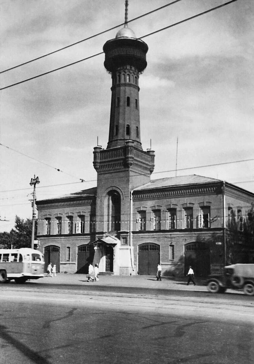 Пожарная каланча постройки 1881–1884 годов (Стромынская площадь, д. 2)