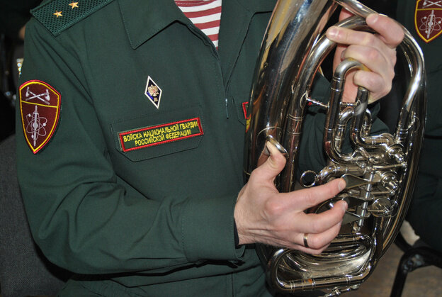    «Выступаем и в жару, и в дождь». Один день в военном оркестре Кировского соединения ВНГ РФ