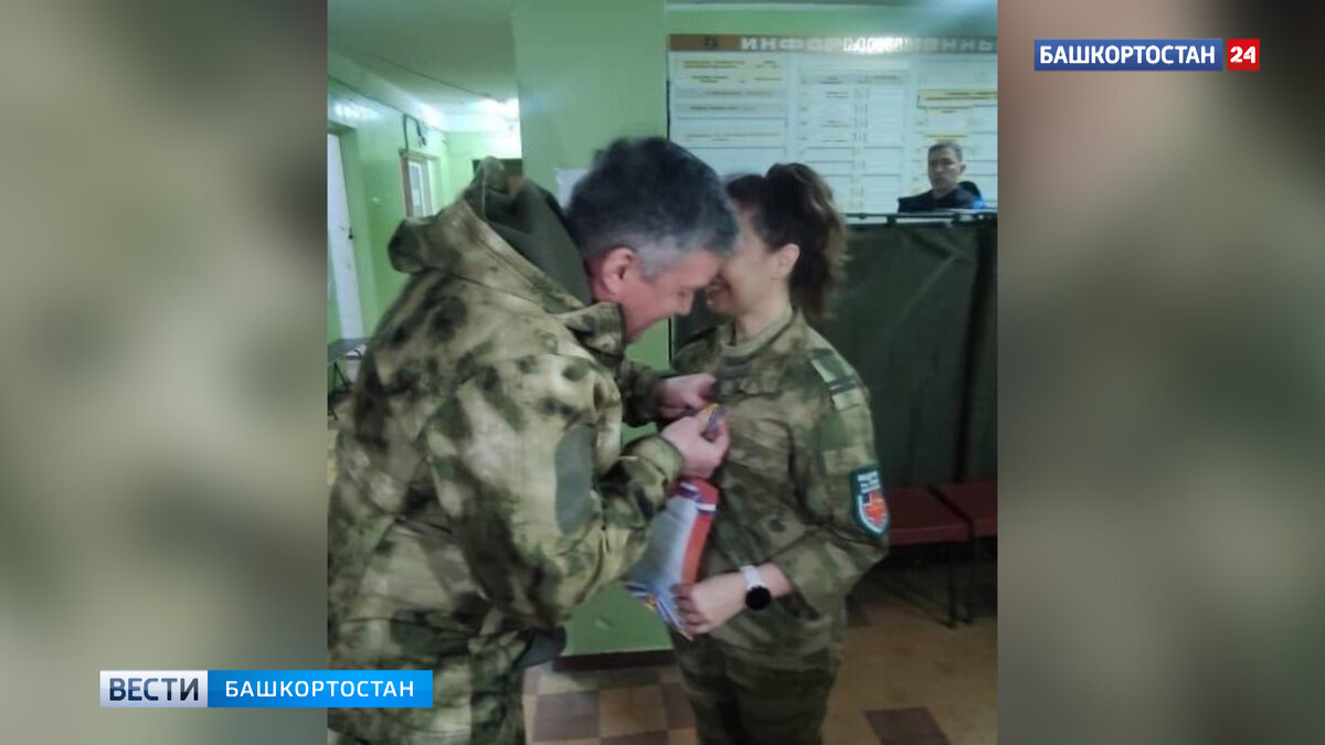    Медсестре медицинской роты Башкортостана с позывным "Луна" вручили медаль генерала Шаймуратова