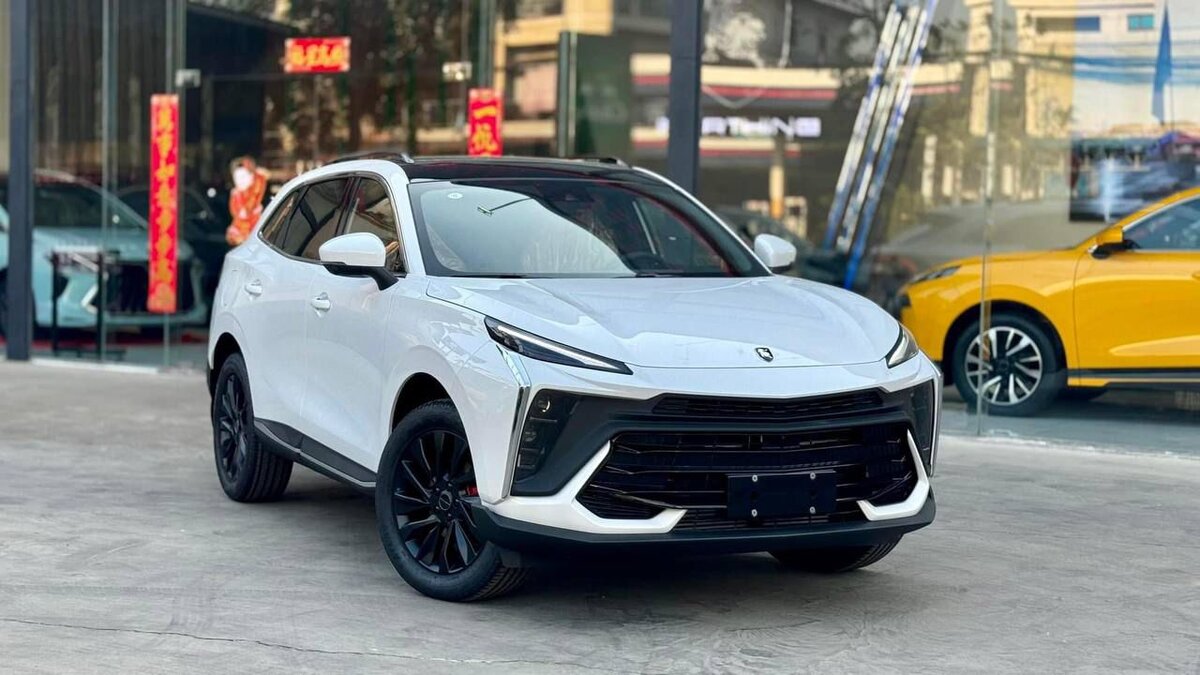 В России появится «ураганный» Forthing T5 EVO. Кроссовер, похожий на  Lamborghini Urus, получит не только полный привод, но и три «лица» |  iXBT.com | Дзен