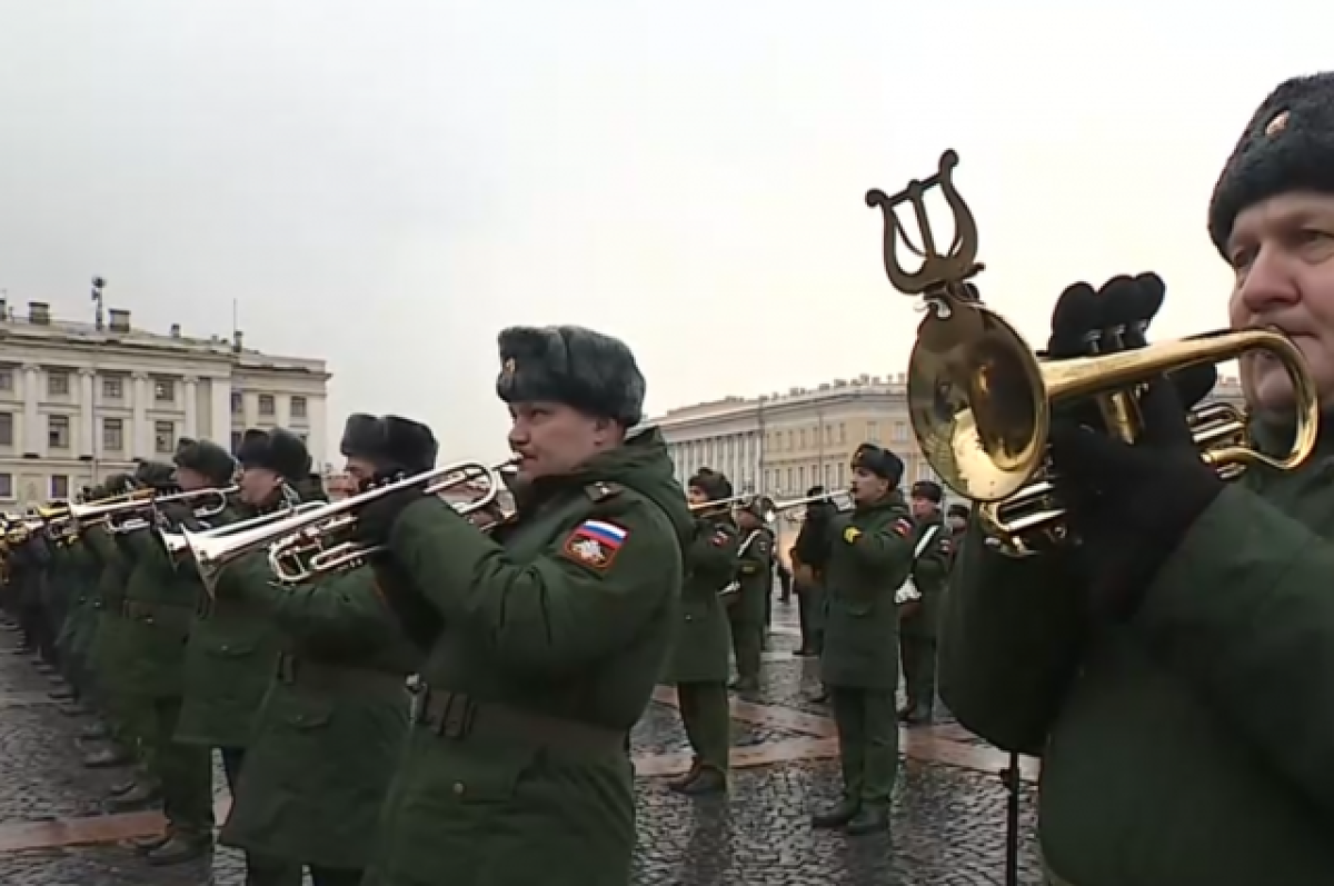    Первая репетиция оркестра ко Дню победы состоялась на Дворцовой площади