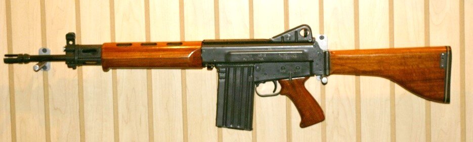 Винтовка AR-16. Вид слева.