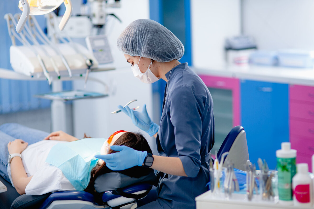 Лечение зубов без боли в Москве