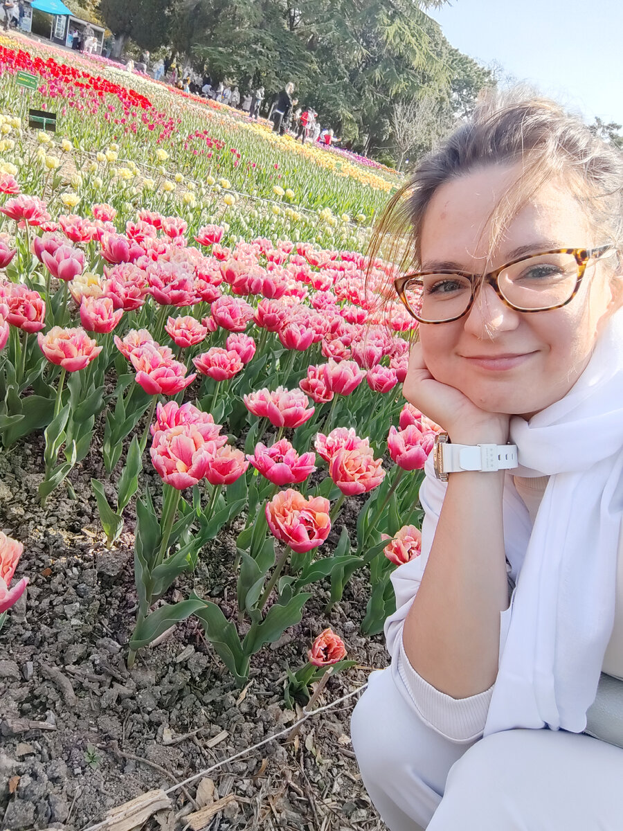 На фото я и сорт тюльпана садового Verona Sunrise 