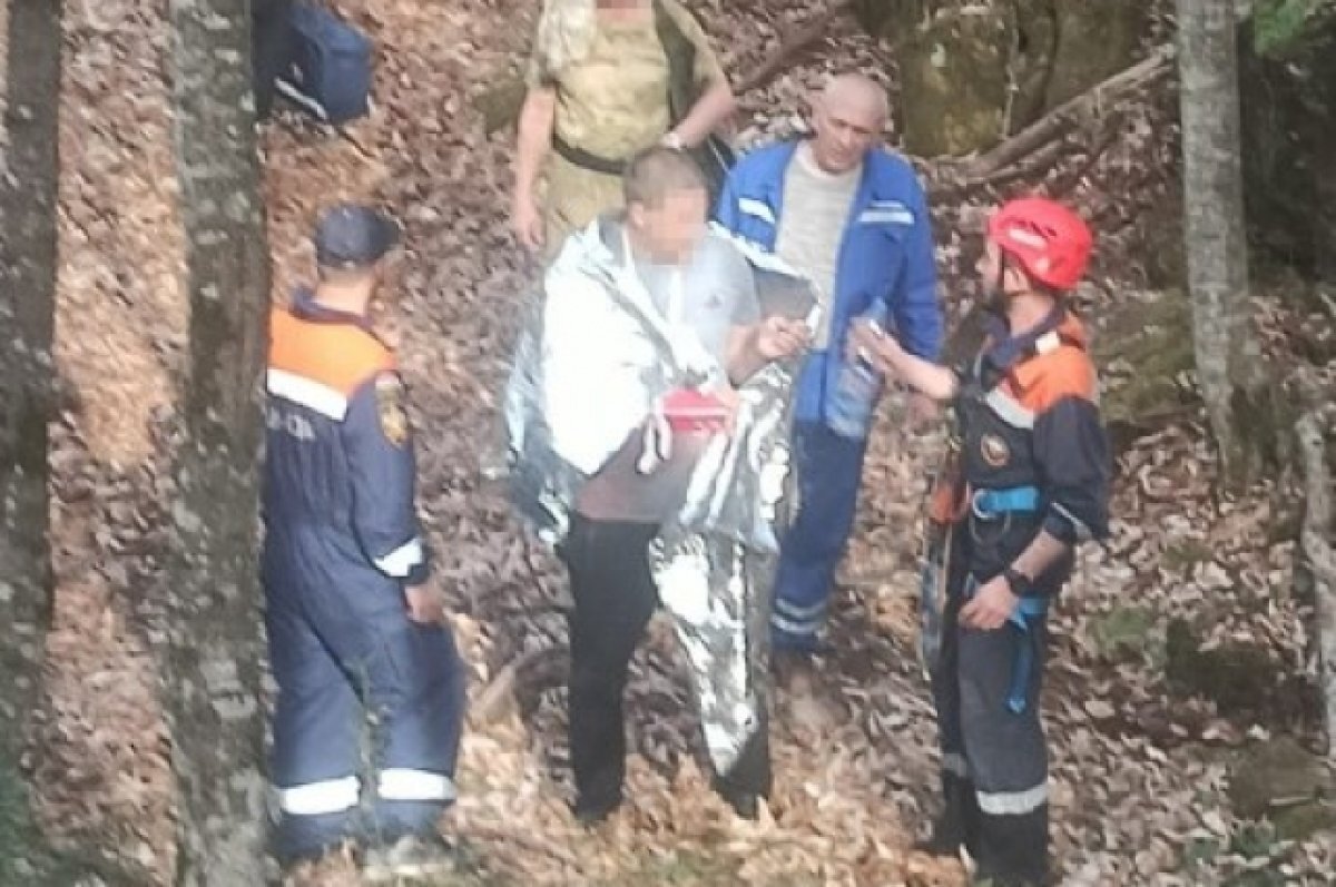    На Кубани мужчина упал с 12-метровой скалы во время прогулки к водопаду