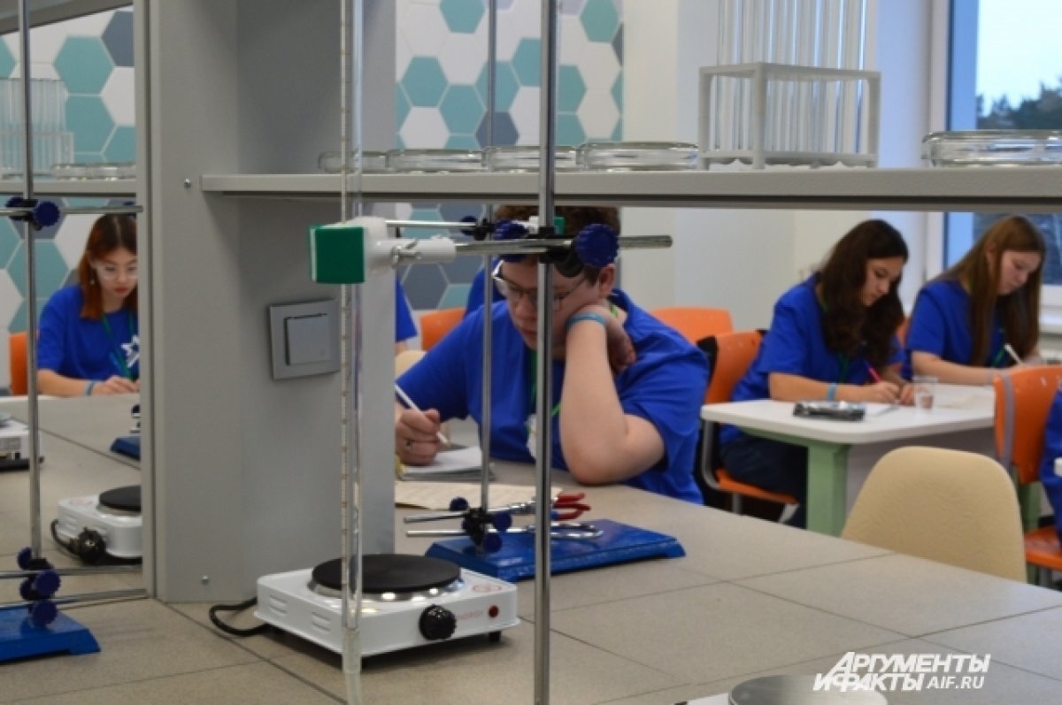    Путин поручил сократить домашние задания и количество контрольных в школах