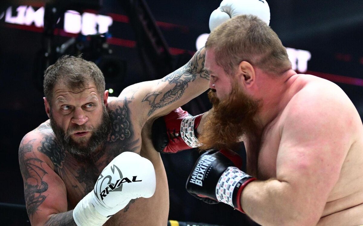     Первый бой Емельяненко и Дацика закончился крайне быстро