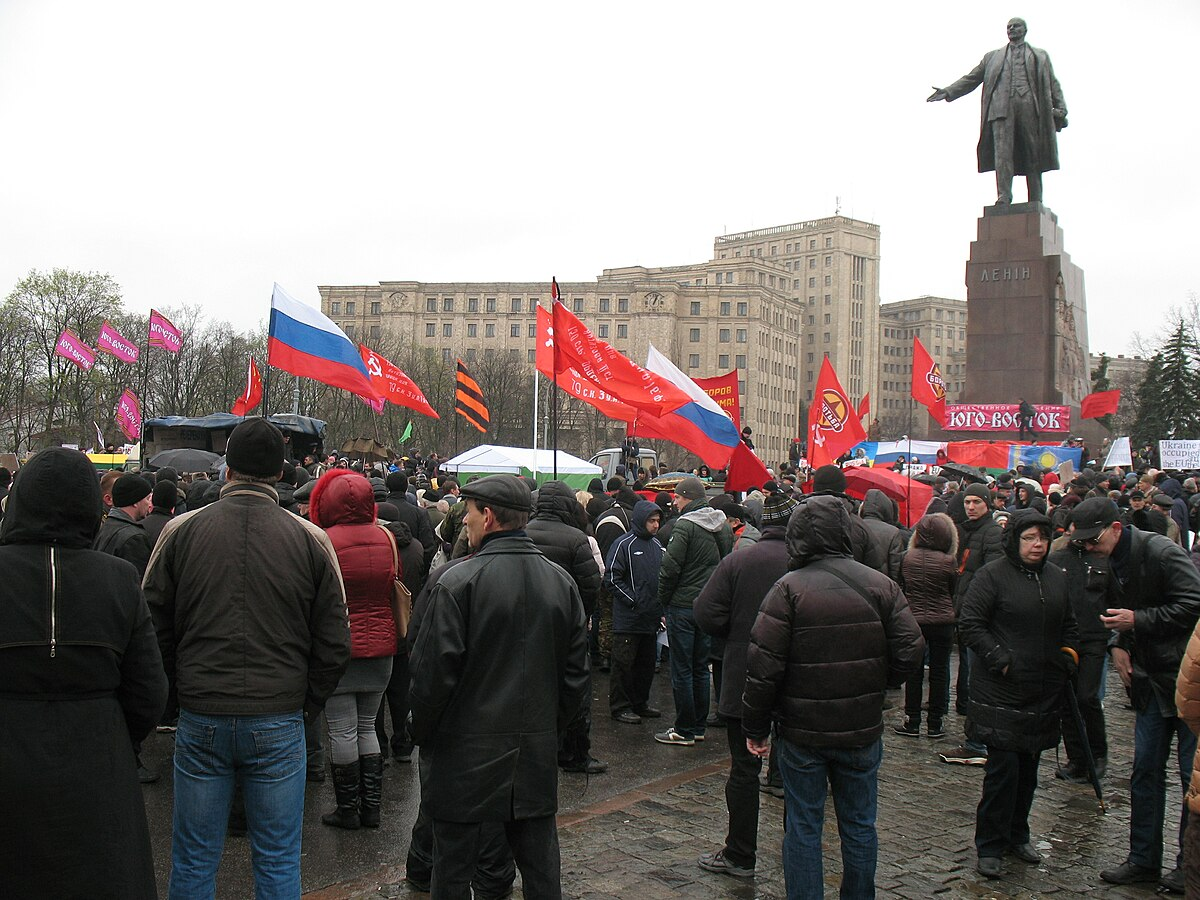 Сторонники России в Хaрькове. Апрель 2014 года. Фото из Сети