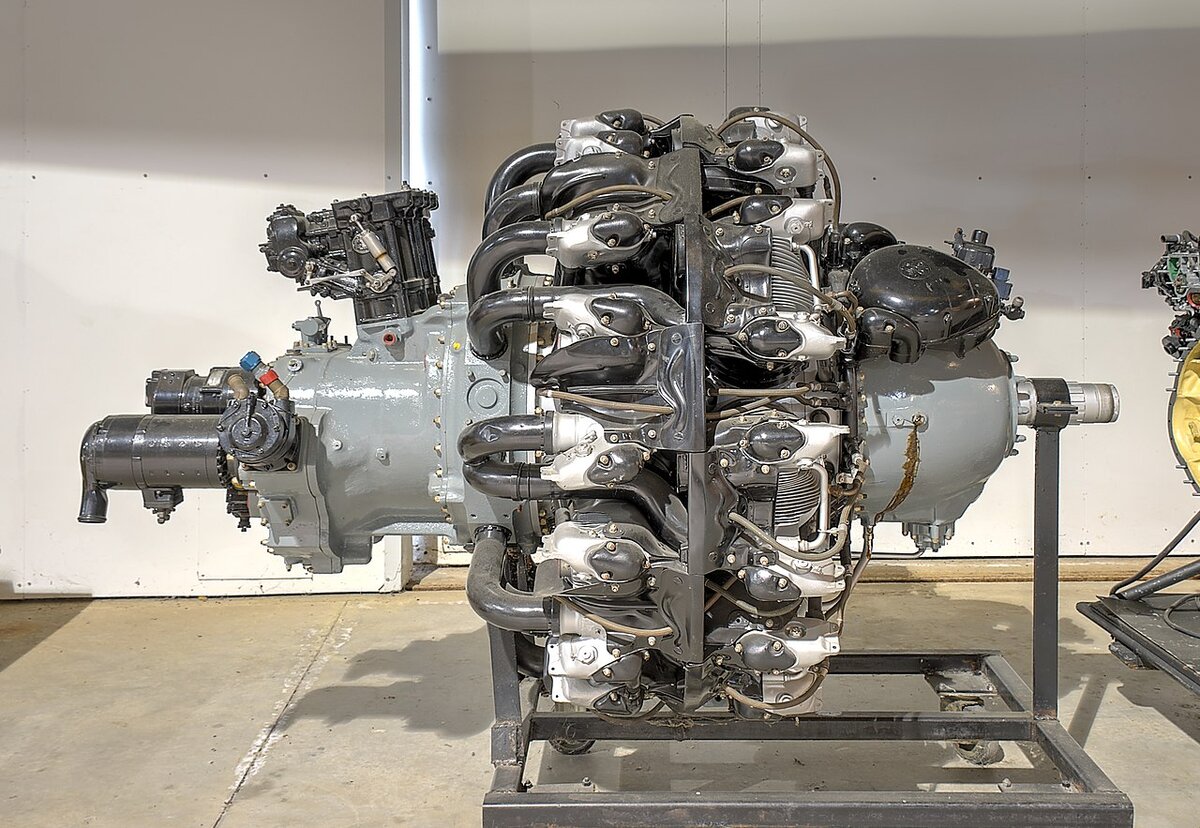 Pratt - Whitney R2800 Double Wasp - авиационный радиальный двухрядный поршневой двигатель воздушного охлаждения с 18 (2x9) цилиндрами производства компании "Пратт энд Уитни". Выпускался до 1961 года.