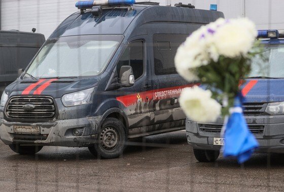    Автомобиль Следственного комитета около здания концертного зала «Крокус Сити Холл»