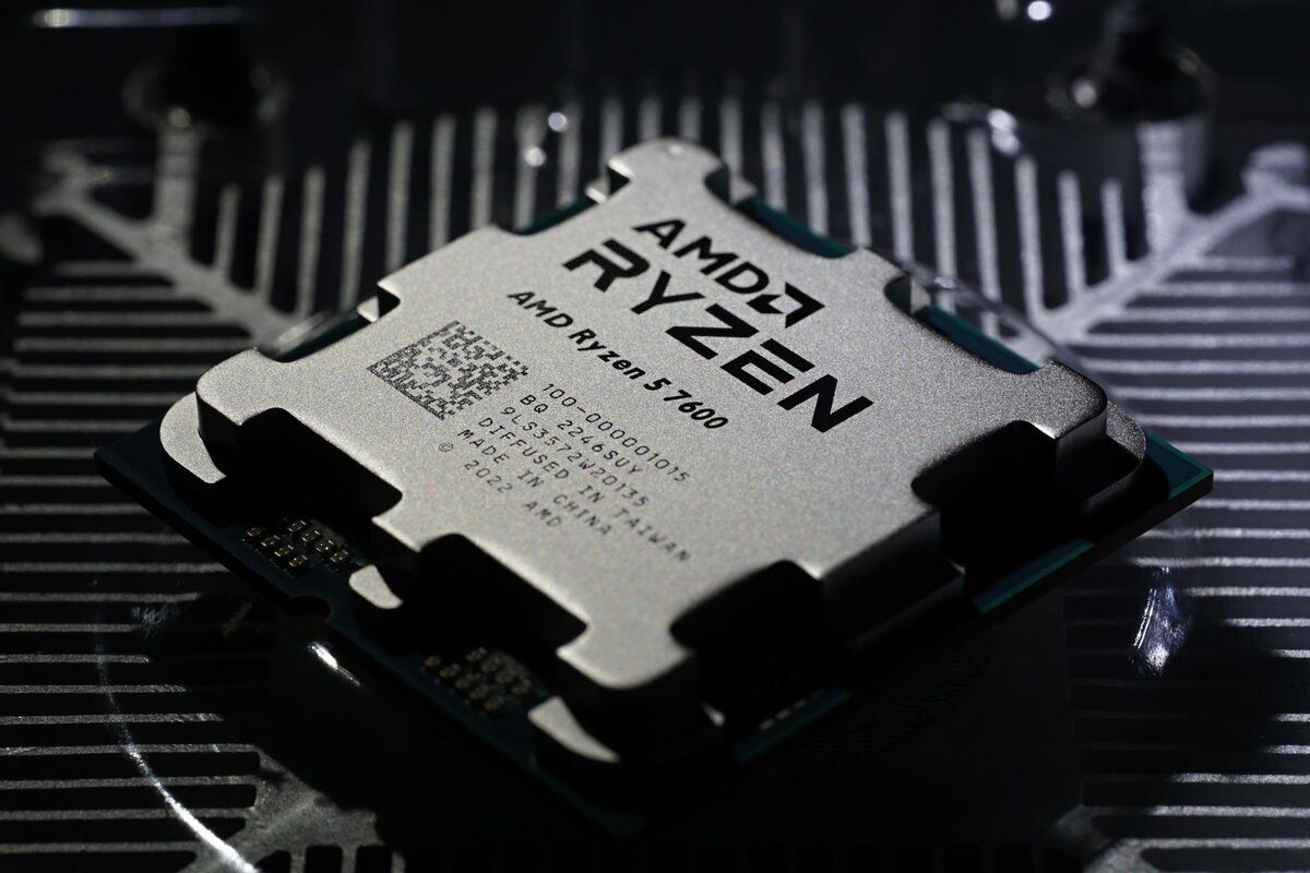 Amd ryzen 6600. Ryzen 5 7600. AMD Ryzen 5 7600 фото. Ryzen 5 7600 в блистере. Размер крышки AMD Ryzen 5 5600x am4.