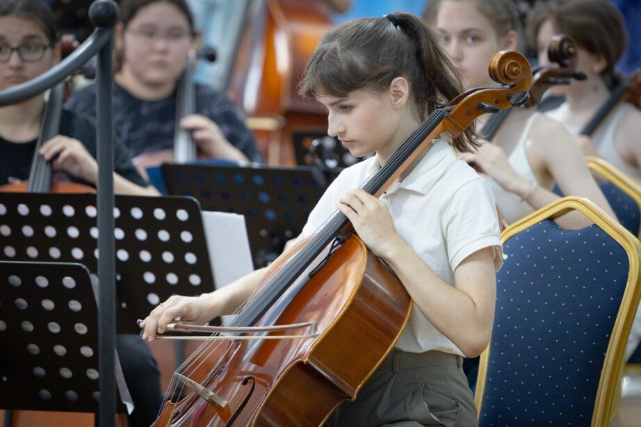 Дирижер омского симфонического оркестра. Фамилия композитора который сформировал симфонический оркестр. Рахманиновский оркестр тамбов. Ставропольский государственный филармонический оркестр дирижер. Фамилия композитора который сформировал симфонический оркестр.