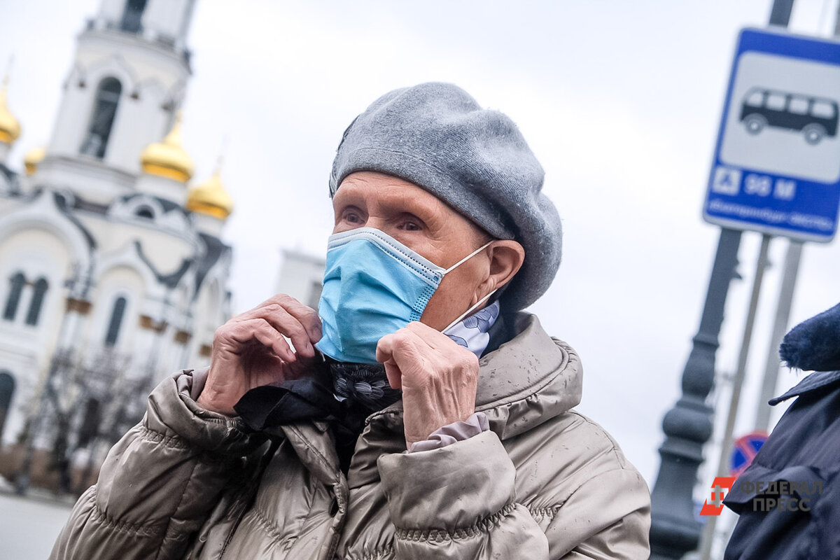 Екатеринбуржцам посоветовали не выходить на улицу без маски.  Фото: ФедералПресс / Полина Зиновьева