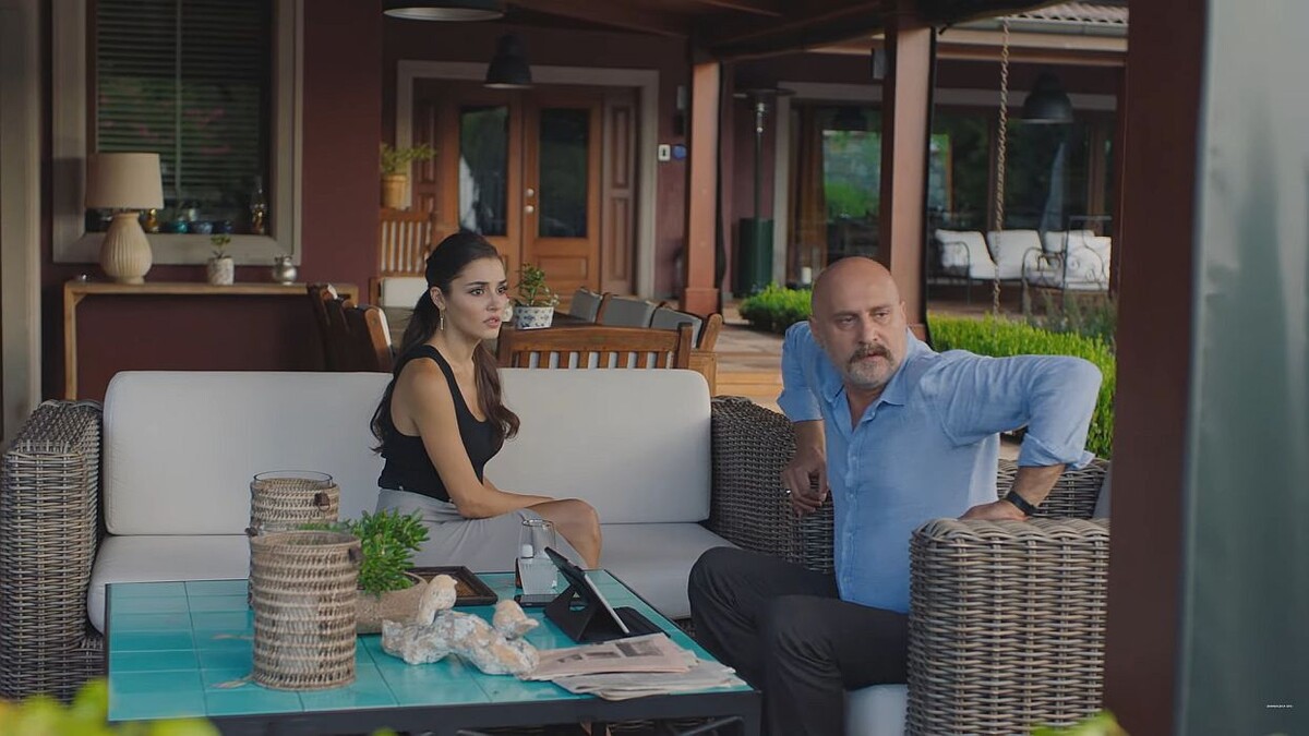 Кадр из сериала "Совершенно другой", Турция, 2024 год.