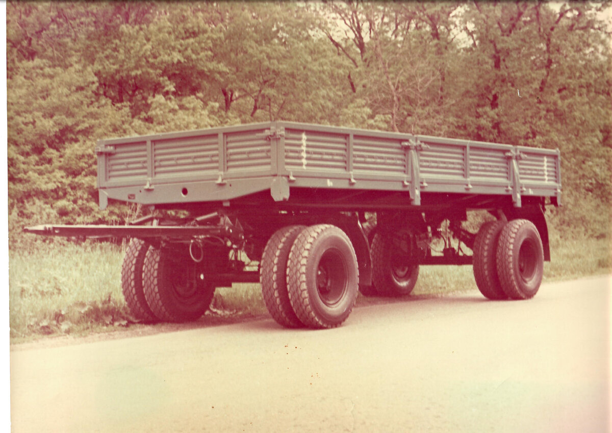 Прицеп ГКБ-8350, грузоподъёмностью 8 тонн.