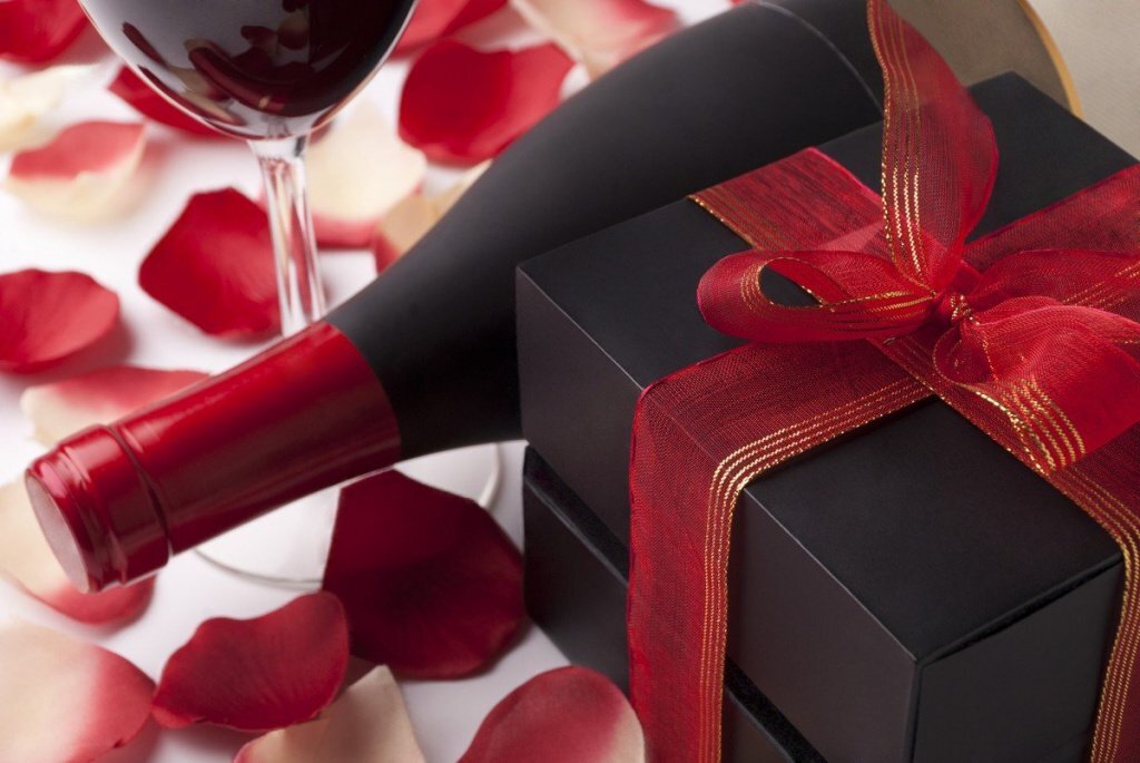 Выбрать вино в подарок может показаться очень сложной задачей
