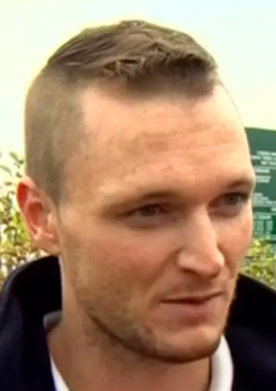 Джеймс Холлуэлс, соцсети.