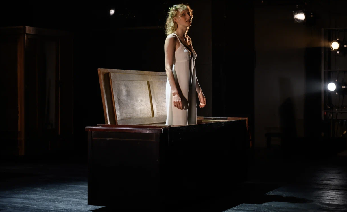     Софья Шидловская (Дашка Ботаническая) в спектакле "Жизель Ботаническая"