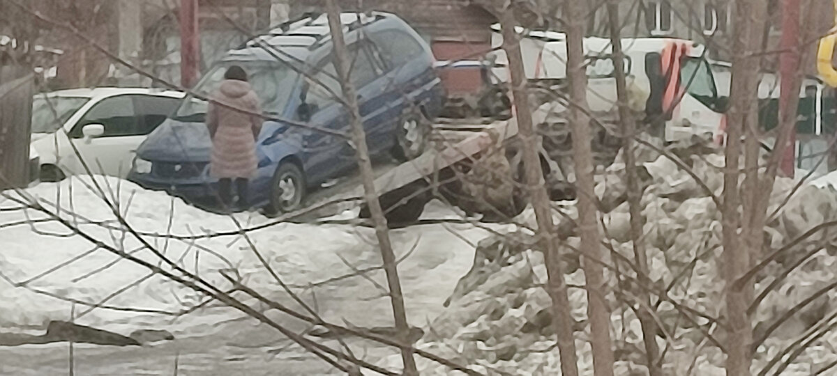 Привезли машину на ремонт. 