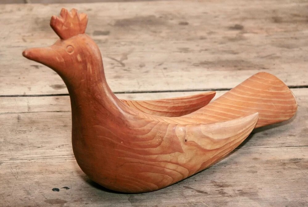 Птица. 1976 г. Дерево; долбление. 38х22х9. Автор - Петухов Александр Иванович (1909-1986). АМДЗ КП-2086. Д-4628