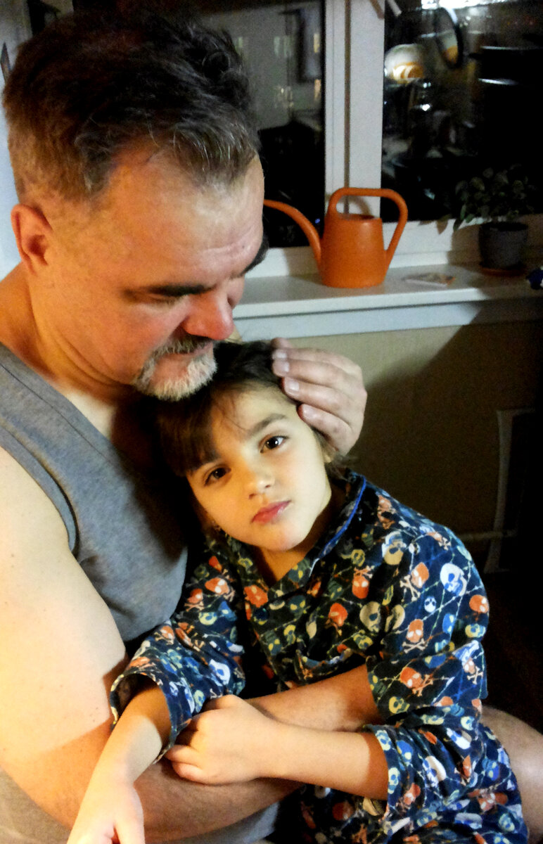 Автор с младшенькой.