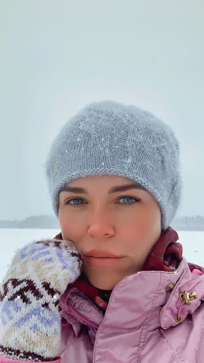 Догадалась пляжный сезон в начале марта открывать🥶 Водохранилище в начале марта у меня за спиной