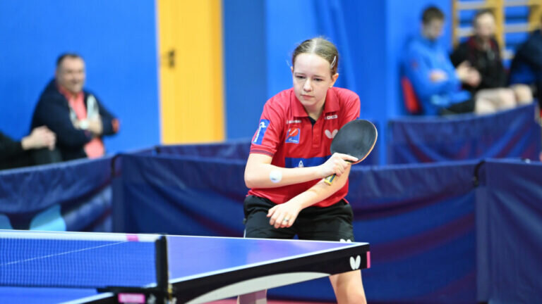    Оренбурженка Алиса Усманова взяла золото на первенстве ПФО по настольному теннису Марина Шарт