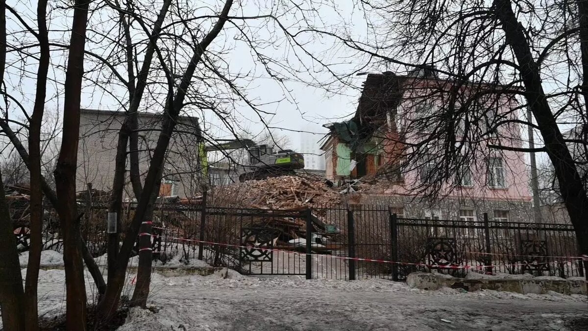     Мэр Уфы Ратмир Мавлиев показал рендеры, как будет выглядеть школа №23 после масштабной реконструкции. Здание учебного заведения снесут и заново отстроят.